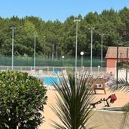Prázdninový areál Mes Amours D'enfants - Les Villas Du Lac 3*